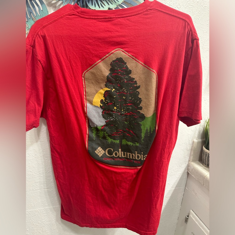 Columbia t shirt